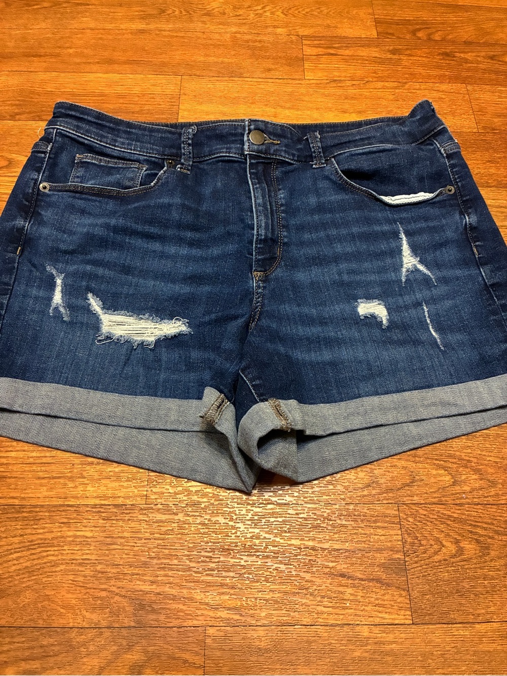 Women’s Universal Thread Dark Indigo Distressed Cuffed Jean Shorts Size 14